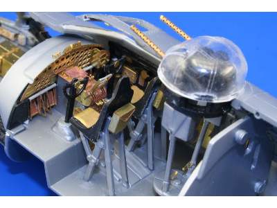 B-17G cockpit interior 1/48 - Monogram - image 5