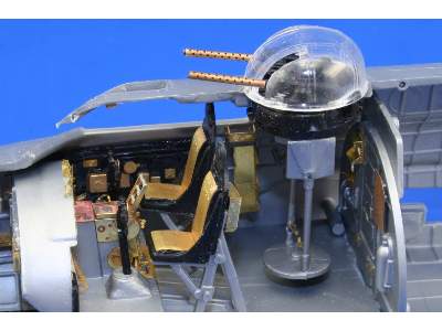 B-17G cockpit interior 1/48 - Monogram - image 7