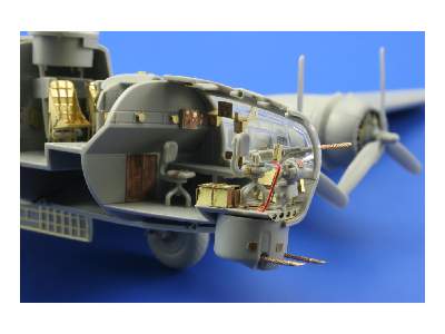 B-17G front interior 1/72 - Revell - image 5