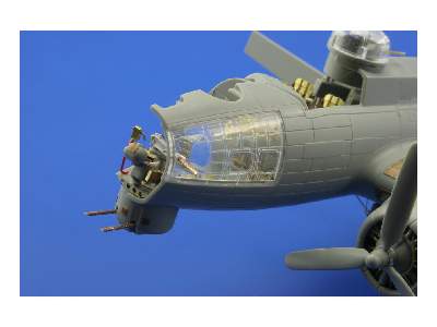 B-17G front interior 1/72 - Revell - image 6