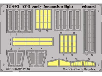 AV-8 early formation light 1/32 - Trumpeter - image 1