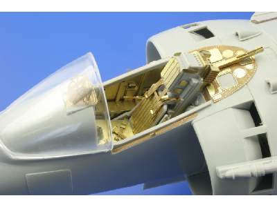 AV-8B interior S. A. 1/32 - Trumpeter - image 3