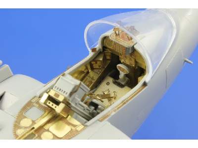 AV-8B interior S. A. 1/32 - Trumpeter - image 5