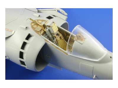 AV-8B interior S. A. 1/32 - Trumpeter - image 4