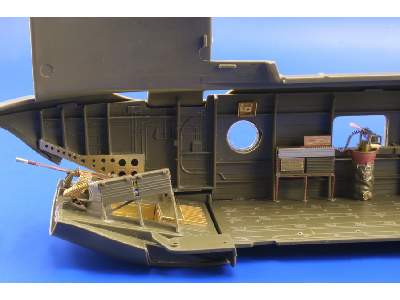 ACH-47A Chinook interior 1/48 - Italeri - image 5