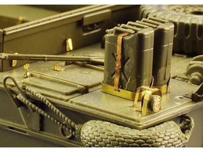 DUKW with 105mm Howitzer 1/35 - Italeri - image 6