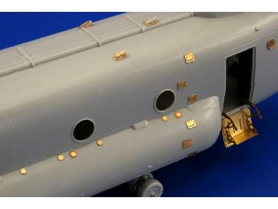 CH-47D Chinook exterior 1/72 - Trumpeter - image 3