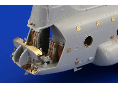 CH-47D Chinook interior S. A. 1/72 - Trumpeter - image 2