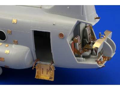 CH-47D Chinook interior S. A. 1/72 - Trumpeter - image 6