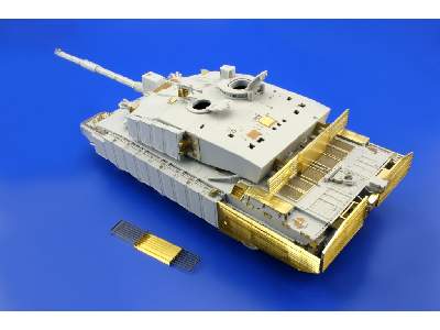 Challenger 2 Enhanced armour 1/35 - Trumpeter - image 4