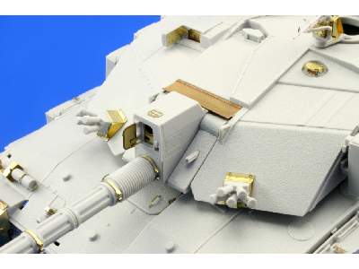 Challenger 2 Enhanced armour 1/35 - Trumpeter - image 17