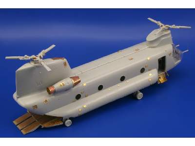 CH-47A Chinook exterior 1/72 - Trumpeter - image 4
