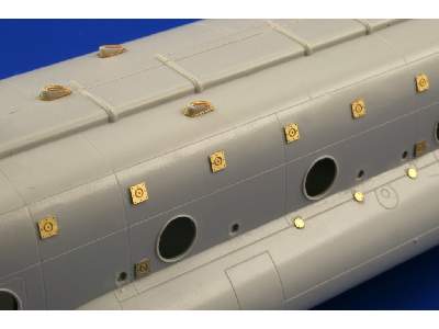 CH-47A Chinook exterior 1/72 - Trumpeter - image 7