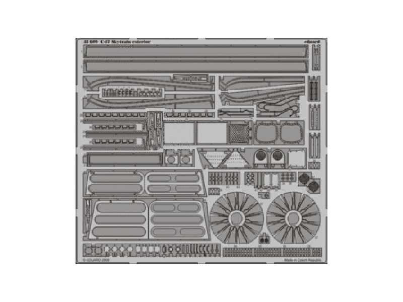 C-47 exterior 1/48 - Trumpeter - image 1