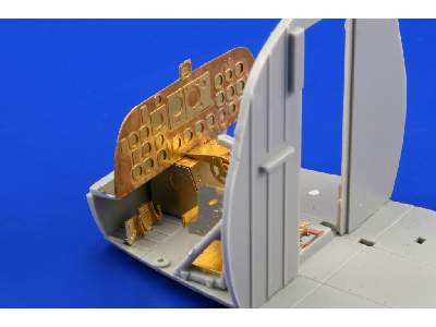 C-47 Skytrain interior S. A. 1/48 - Trumpeter - - image 2