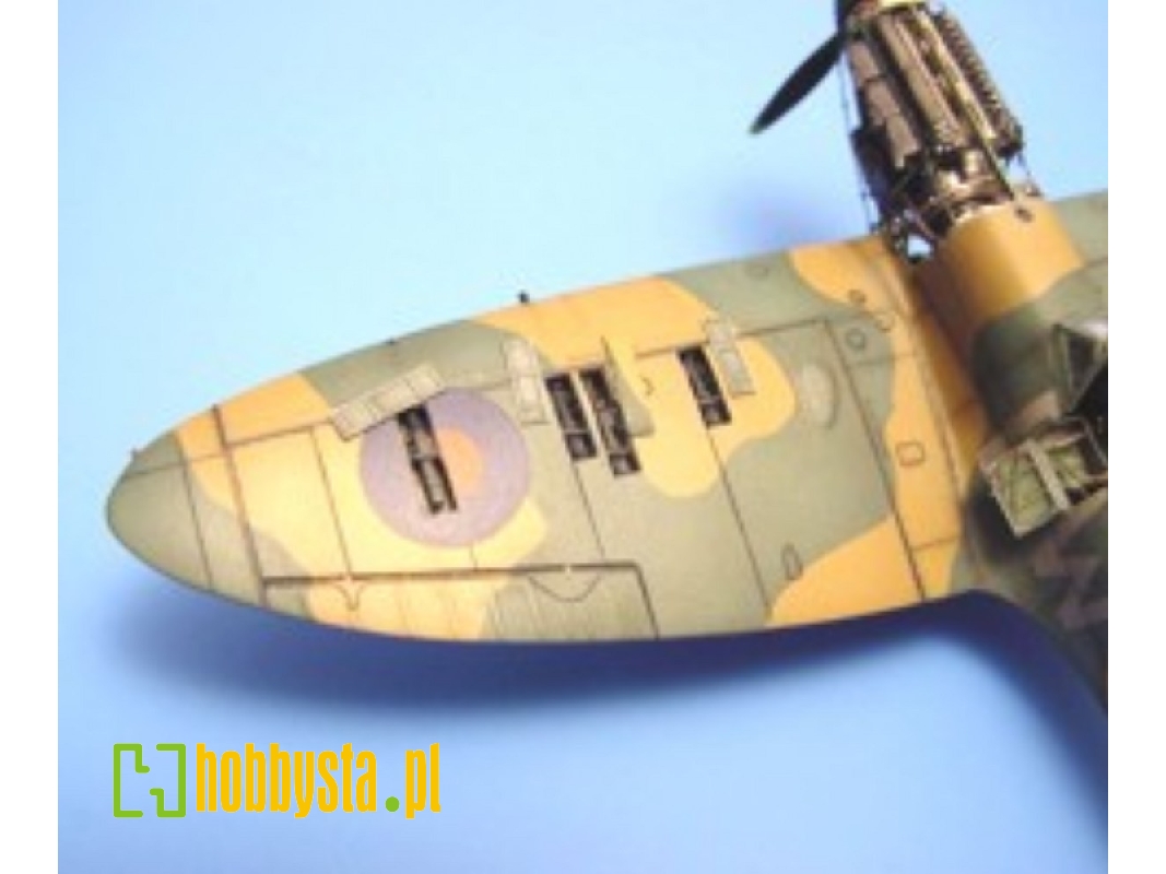 Supermarine SPITFIRE Mk. I gun bay - Tamiya - image 1 Supermarine SPITFIRE Mk. I gun bay - Tamiya - image 1