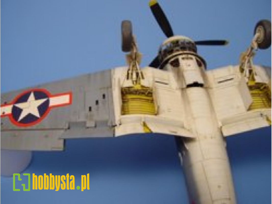 F4U CORSAIR wheel bay - Tamiya - image 1 F4U CORSAIR wheel bay - Tamiya - image 1