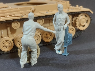 German Tank Mechanics At Work Set - image 2