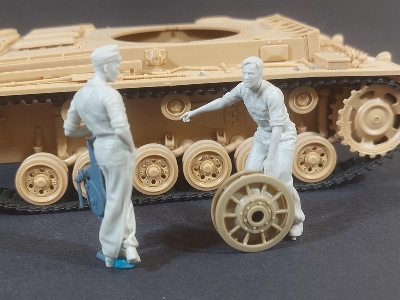 German Tank Mechanics At Work Set - image 3