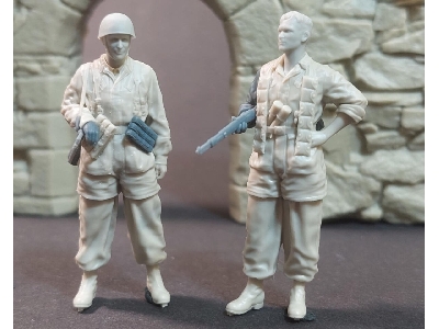 German Fallschirmjagers At Rest Set - image 1