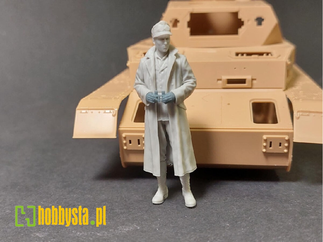 Dak Pz.Iii/Iv Tank Officer - image 1 Dak Pz.Iii/Iv Tank Officer - image 1