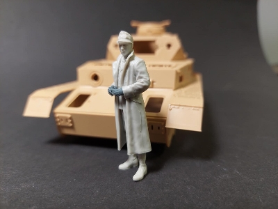 Dak Pz.Iii/Iv Tank Officer - image 2