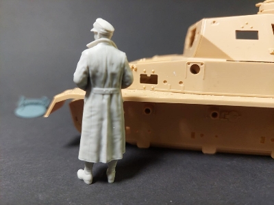 Dak Pz.Iii/Iv Tank Officer - image 3