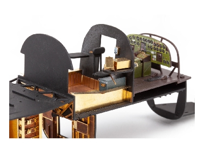 B-24D radio compartment 1/48 - HOBBY BOSS - image 4