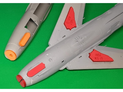 Mig-19 S/Pm Wheel Bay Plugs (For Trumpeter/Eduard) - image 2