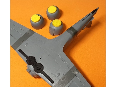 Zero Fighter Wheel Bay Plugs (For Tamiya) - image 2