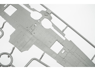 Mitsubishi A6m2 Zero Fighter With Interior Of The Engine And Weapons - image 4