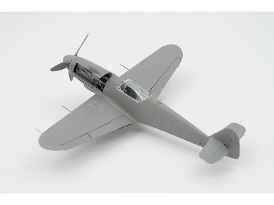 Bf 109 G-10 W/ Wgr.21 & Full Engine And Weapon Interior - image 2