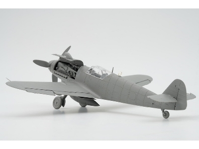 Bf 109 G-10 W/ Wgr.21 & Full Engine And Weapon Interior - image 12