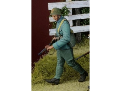 Dutch Infantryman Walking 1, Holland 1940 - image 1