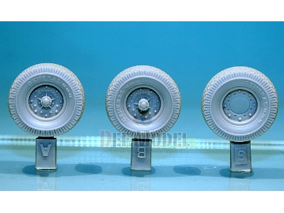U.K Lrdg Truck Wheel Set (For Tamiya 1/35) - image 2