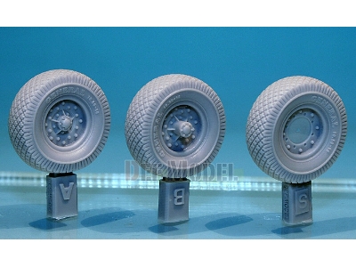 U.K Lrdg Truck Wheel Set (For Tamiya 1/35) - image 3