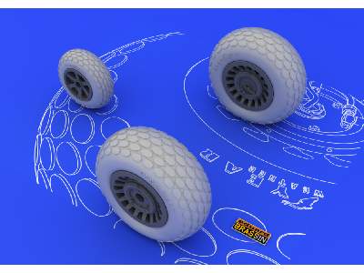 P-61 wheels 1/48 - Great Wall Hobby - image 4