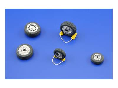 F-16A/ B wheels 1/48 - Kinetic - image 5