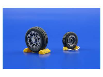 F-16A/ B wheels 1/48 - Kinetic - image 8