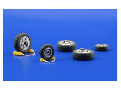 F-16A/ B wheels 1/48 - Kinetic - image 11