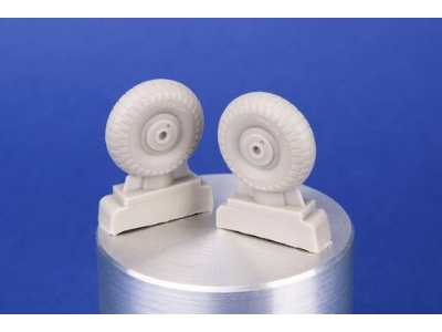 Beaufighter Mk.Vi/X/21 Mainwheels - Late Wheel Disk / Block Tread Pattern (For Airfix/Hasegawa) - image 3