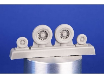 E-2 Hawkeye Wheels (For Heller) - image 3
