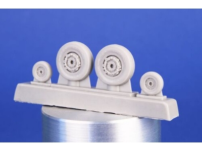E-2 Hawkeye Wheels (For Heller) - image 4