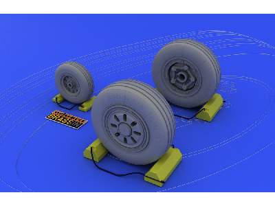 F-22A wheels 1/48 - Hasegawa - image 3