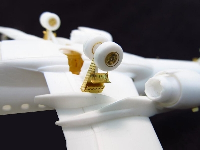 Embraer 195 Detail Set (Designed To Be Used With Revell Kits) - image 8