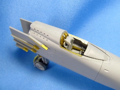 Mikoyan Mig-25 Rbt / Rbf / Bm Cockpit Interior (Designed To Be Used With Icm Kits) - image 2