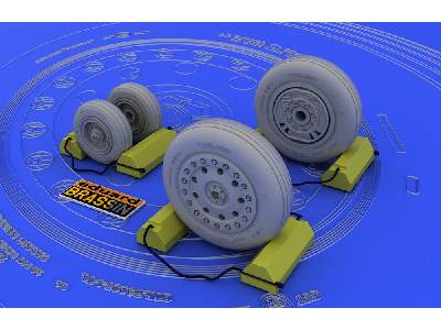 F-4B/ N wheels 1/48 - Hasegawa - image 2