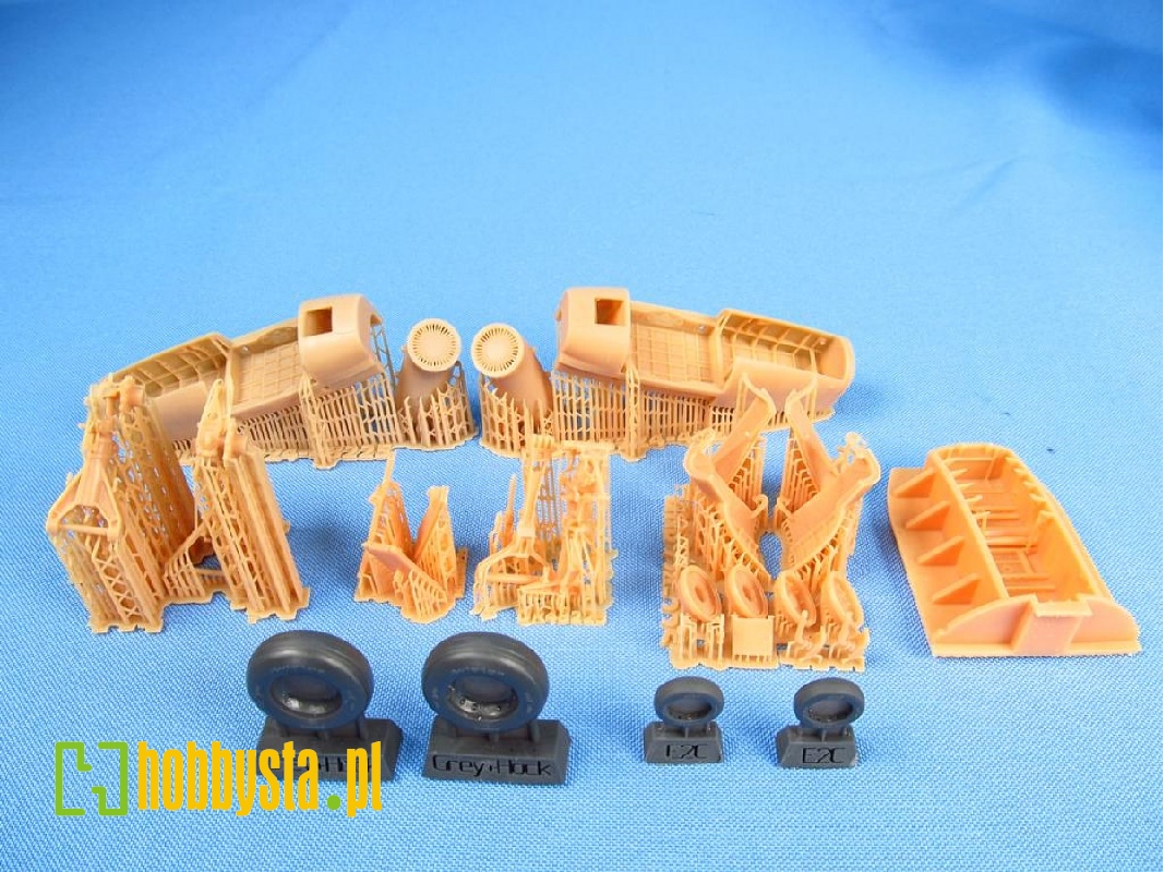 Grumman E-2 C Hawkeye - Landing Gears And Bays Set (For Italeri And Kinetic Model Kits) - image 1 Grumman E-2 C Hawkeye - Landing Gears And Bays Set (For Italeri And Kinetic Model Kits) - image 1