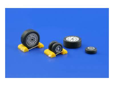 F-4B/ N wheels 1/48 - Hasegawa - image 9