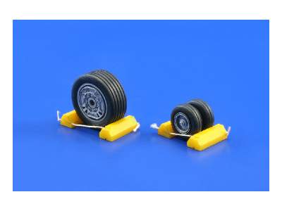 F-4B/ N wheels 1/48 - Hasegawa - image 11